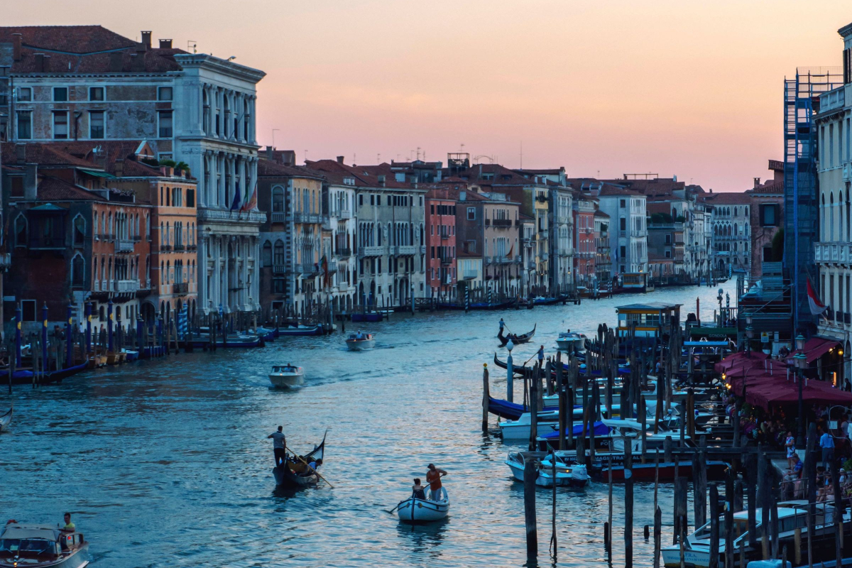 Overrask hende med en miniferie i gave - her er 5 romantiske steder, I kan tage hen